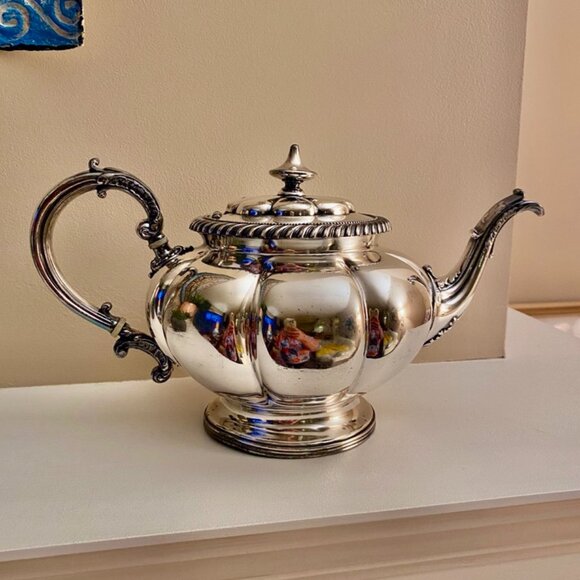 Vintage Silverplate Reed & Barton Teapot - Picture 4 of 13